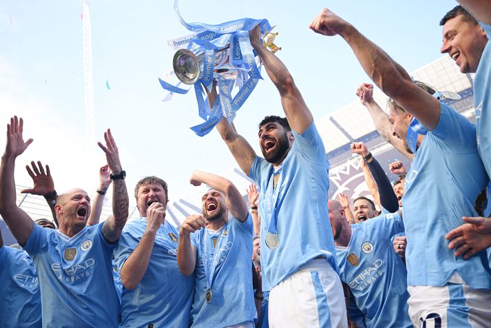 Josko Gvardiol lyftir hér Englandsmeistaratitlinum en hann hefur spilað stórt hlutverk í liði Manchester City undanfarin ár.