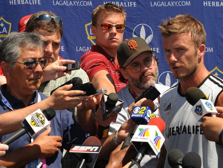 Fjölmiðlaáhuginn á David Beckham hefur ekkert minnkað í Bandaríkjunum.