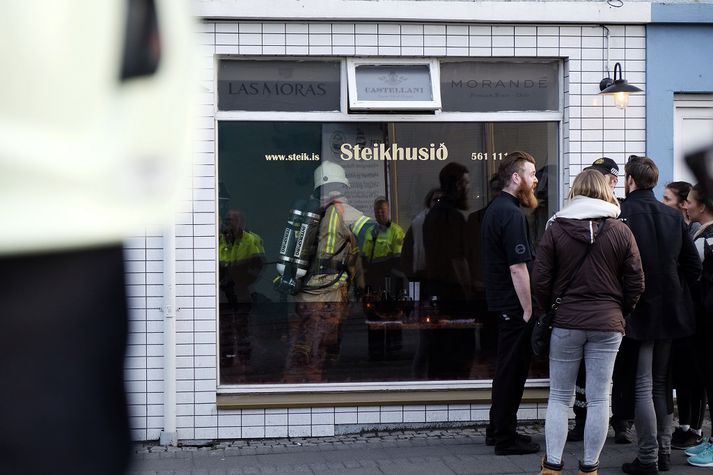 Slökkviliðið að störfum,