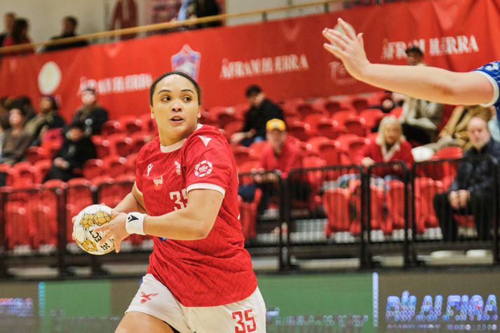 Valskonur sitja einar á toppnum.