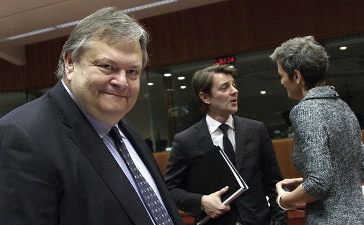 Á fundi í Brussel Evangelos Venizelos, fjármálaráðherra Grikklands, á fundi með fjármálaráðherrum Evrópusambandsins í Brussel. Francois Baroin og Margrethe Vestager, fjármálaráðherrar Frakklands og Danmerkur, skiptast einnig á orðum.
fréttablaðið/AP
