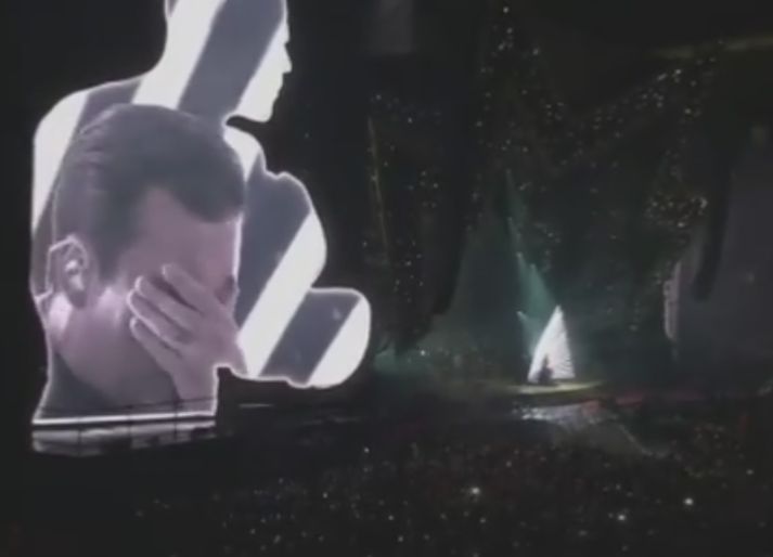 Robbie Williams kom fram á Etihad-vellinum í gærkvöldi.