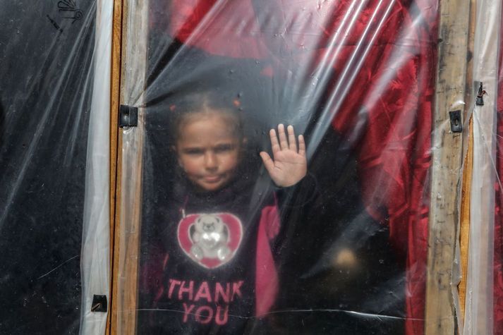 Palestínskt barn í Rafah í Palestínu í gær.
