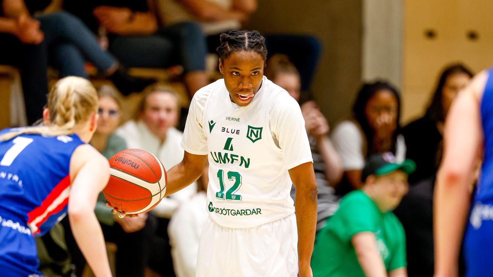 Njarð­vík vann nýliðana í fram­lengingu og Stólarnir sóttu sigur til Þor­láks­hafnar