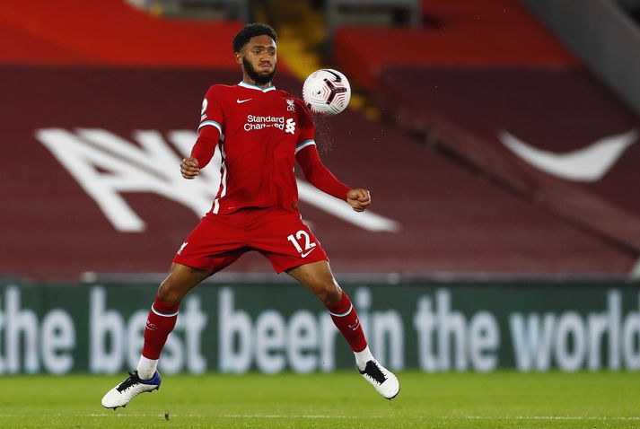 Joe Gomez meiddist illa á æfingu með enska landsliðinu. Er talið að hann verði frá í langan tíma.