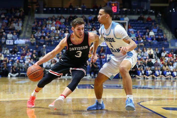 Jón Axel Guðmundsson í leik með Davidson Wildcats á móti Rhode Island.