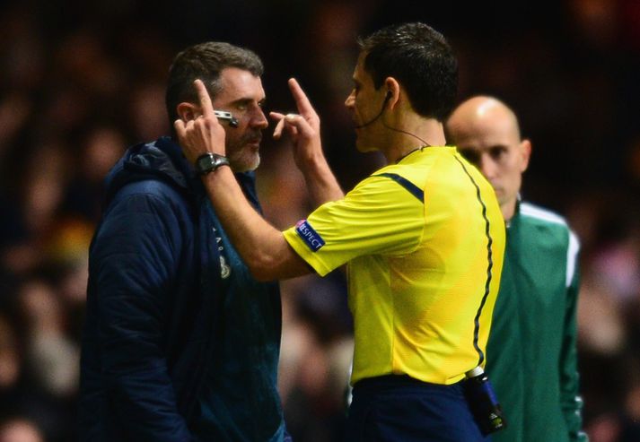 Keane er hér að rífast við dómarann um helgina.