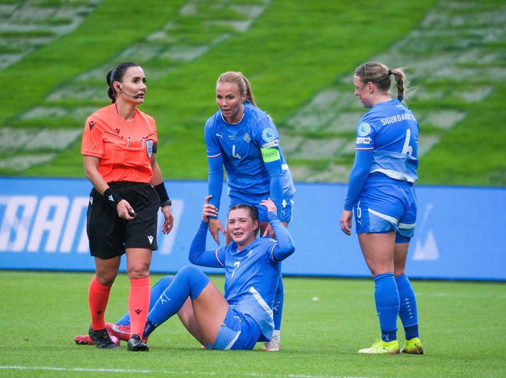 Ísland hefur ekki unnið í síðustu tíu leikjum en þarf að rísa upp aftur og vinna umspil í haust. 
