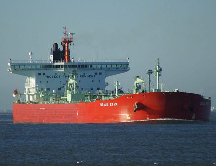 Ural Star Þetta risaolíuskip var aðeins tuttugu mílur frá landi með yfir 100 þúsund tonn af olíu í lok árs 2009. Þetta skip er þó mun minna en þau stærstu.mynd/lhg