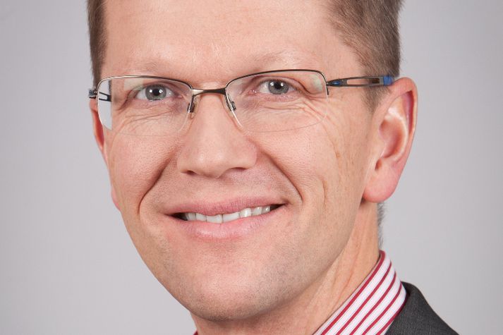 Sæmundur Sæmundsson hefur verið ráðinn framkvæmdastjóri þjónustu- og rekstrarsviðs hjá Sjóvá Almennum tryggingum hf.