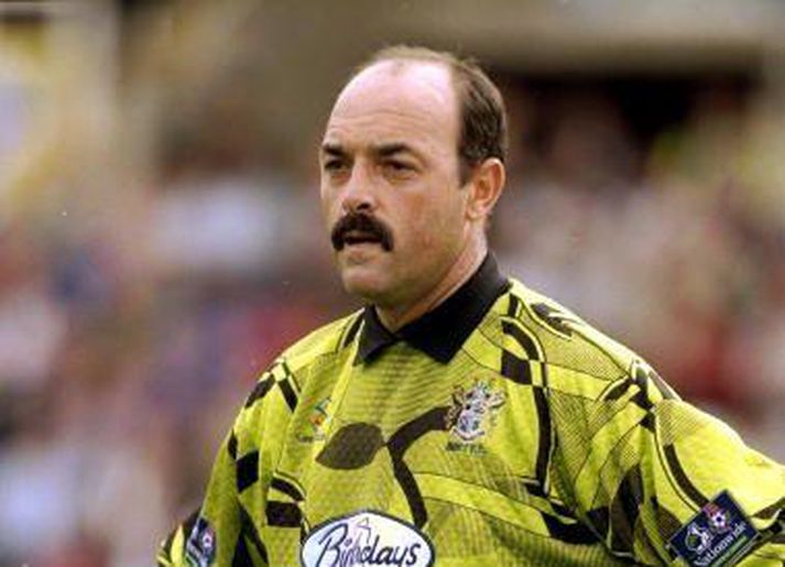 Markvörðurinn skrautlegi Bruce Grobbelaar skartar fallegri mottu.