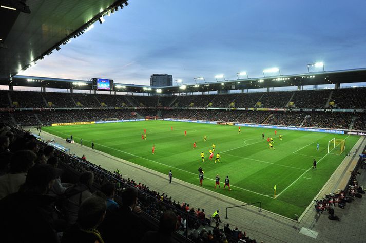 Stade de Suisse er glæsilegur leikvangur.