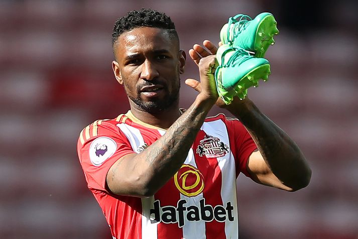 Skórnir hans Jermain Defoe eru ekkert á leiðinni upp á hillu. Hann telur sig eiga nóg eftir.