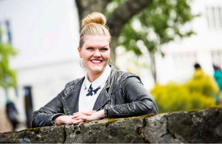 María reynir að gráta fortíðina sem minnst og einbeita sér frekar að framtíðinni.