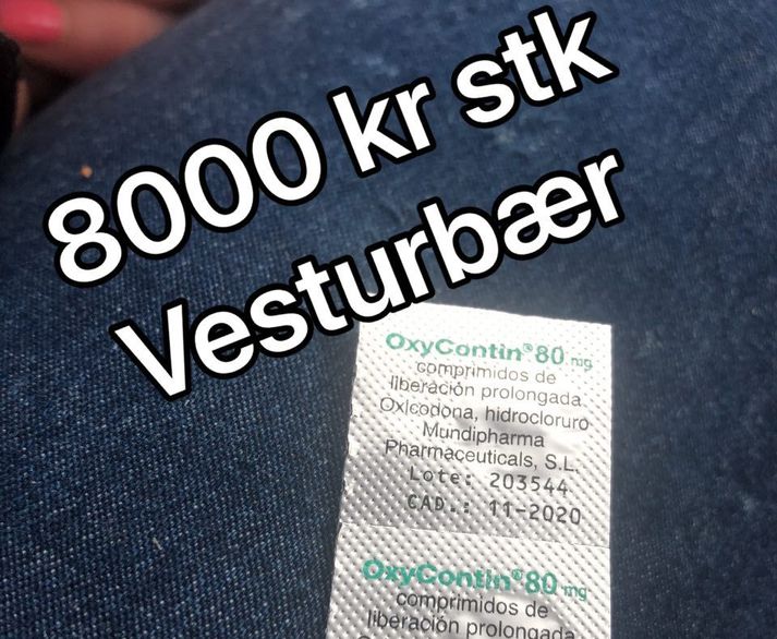 Ávana- og fíknilyf á borð við Oxycontin eru boðin kaupum og sölum á Íslandi, meðal annars á samfélagsmiðlum. Þessi sölumaður var með 80 mg af Oxycontin til sölu á 8000 krónur töfluna sem virðist vera götuverð taflnanna.