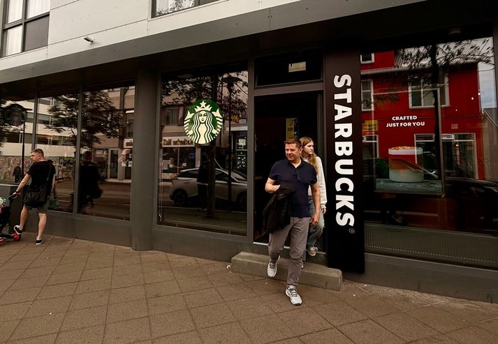 Starbucks er þegar með kaffihús á Laugavegi og Geirsgötu.