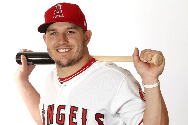 Mike Trout hefur margar ástæður til að brosa þessa dagana.