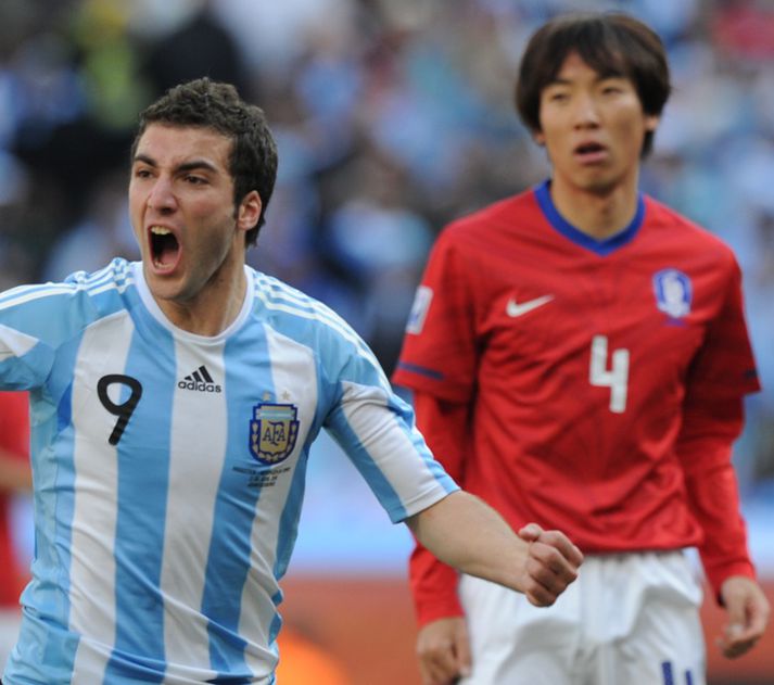 Higuain fagnar einu marka sinna í dag.