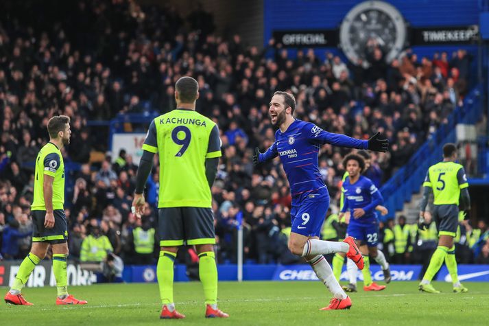 Higuain fagnar öðru marki sínu í gær.