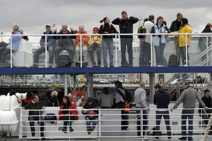 Talsvert hefur dregið úr að ferðamenn bóki ferðir í til að mynda hvalaskoðun á höfuðborgarsvæðinu, það sem af er maí.