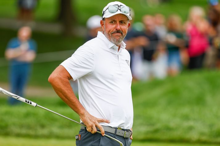 Óvissa ríkir um hvað tekur við hjá Phil Mickelson á golfferlinum. Hann hefur verið sakaður um óviðeigandi hegðun í garð kvenna.