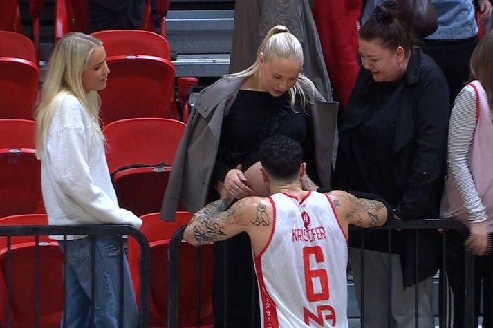 Kristófer fagnaði sigrinum á fallegan hátt.