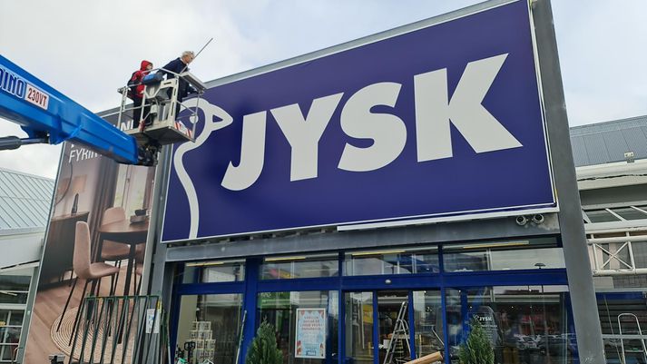 Jysk-merkingunum var komið upp við verslun Rúmfatalagersins við Smáratorg og víðar í morgun.