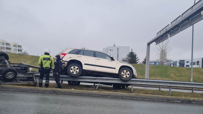 Ökumanninum varð ekki meint af að sögn lögreglu.