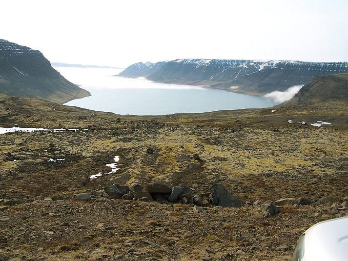 Arnarfjörður Sæstrengur var lagður yfir rækjumið segja útgerðarmenn ósáttir. "Þessar aðgerðir geta mögulega valdið einstaka útgerðum rekstrartapi,“ segir í bréfi til Ísafjarðarbæjar. 