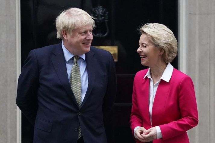 Boris Johnson og Ursula Von Der Leyen munu funda í dag vegna samningsgerðar fríverslunarsamnings Bretlands og Evrópusambandsins. Pattstaða hefur myndast í samningsgerðinni en samningsteymi hafa fundað linnulaust undanfarna viku.