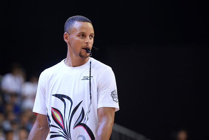 Curry var stigahæsti leikmaður NBA-deildarinnar á síðasta tímabili með 30,1 stig að meðaltali í leik.