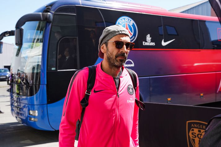 Buffon í treyju PSG.