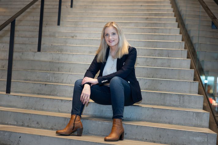 Slúbbertar hjá ríkinu eiga það til að sýna ítrekaða meiðandi hegðun, hamla framgangi mála, leggja fram eineltiskæru á stjórnendur eða orsaka að samstarfsfólk fer í langtíma veikindaleyfi eða hættir. Þetta eru aðeins nokkur dæmi af mörgum sem Sigríður Indriðadóttir hjá Saga Competence nefnir sem afleiðingu þess að nánast ógerningur er að segja upp slúbbertum hjá hinu opinbera.