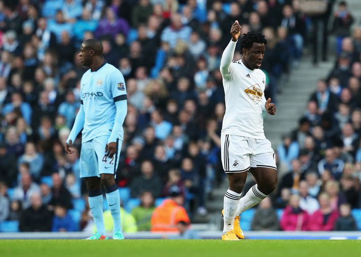 Bony fagnar marki sínu gegn Manchester City í síðasta mánuði.