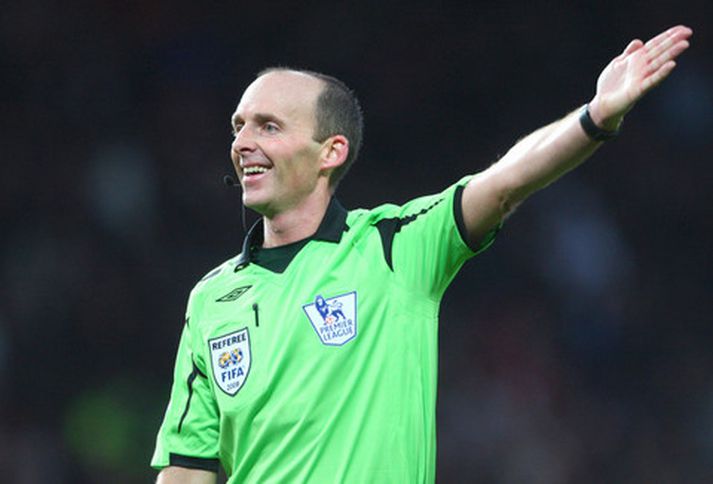 Mike Dean dómari í umræddum leik United og Hull.