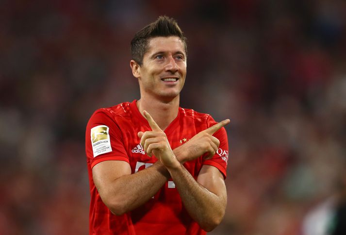 Lewandowski skoraði tvö mörk í upphafsleik þýsku úrvalsdeildarinnar.