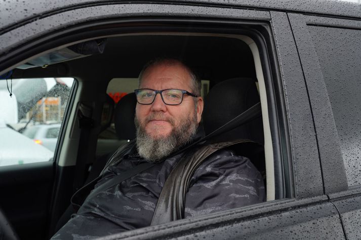 Guðmundur segist ekki alltaf sáttur við það hvar börnin enda þegar hann skilar þeim af sér en hann haldi ætla samt sem áður aldrei að hætta að leita að þeim. 