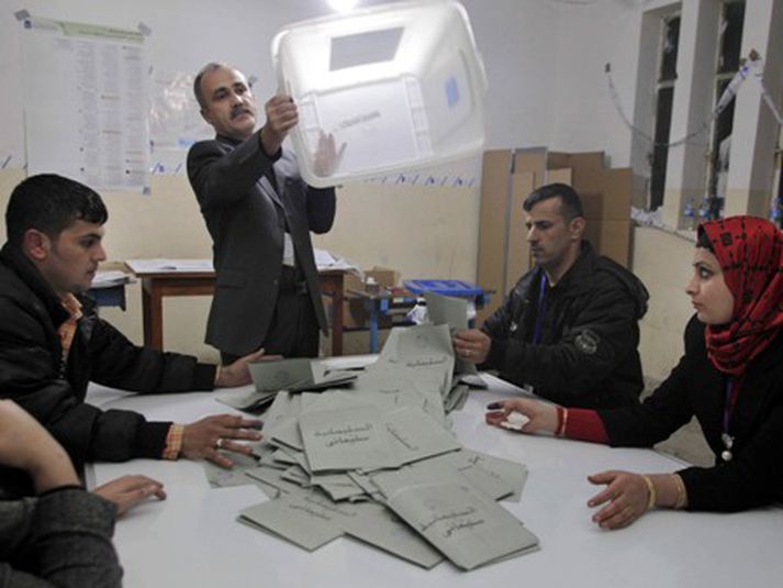 Atkvæði talinn í borginni Sulaimaniyah.