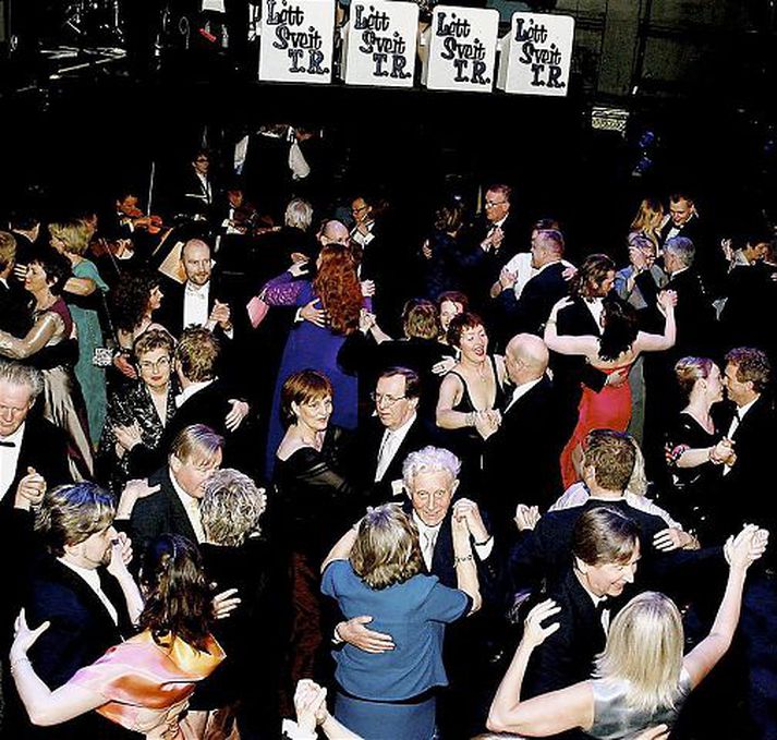 Ekta síðkjólaball í Íslensku óperunni í kvöld. Söngglatt fólk og söngvinir eru hvattir til að mæta. Mynd/Albert Eiríksson