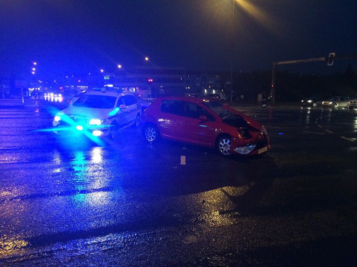 Áreksturinn var harður að sögn lögreglu.