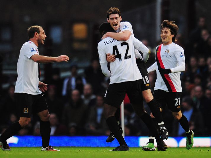 Leikmenn Manchester City fagna marki Yaya Touré