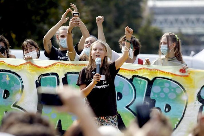 Greta Thunberg á loftslagsmótmælum í Mílanó á Ítalíu fyrr í þessum mánuði. Ungu aðgerðasinnarnir sem kvörtuðu til SÞ koma frá Argentínu, Brasilíu, Frakklandi, Þýskalandi, Indlandi, Palá, Marshall-eyjum, Nígeríu, Suður-Afríku, Svíþjóð, Túnis og Bandaríkjunum.