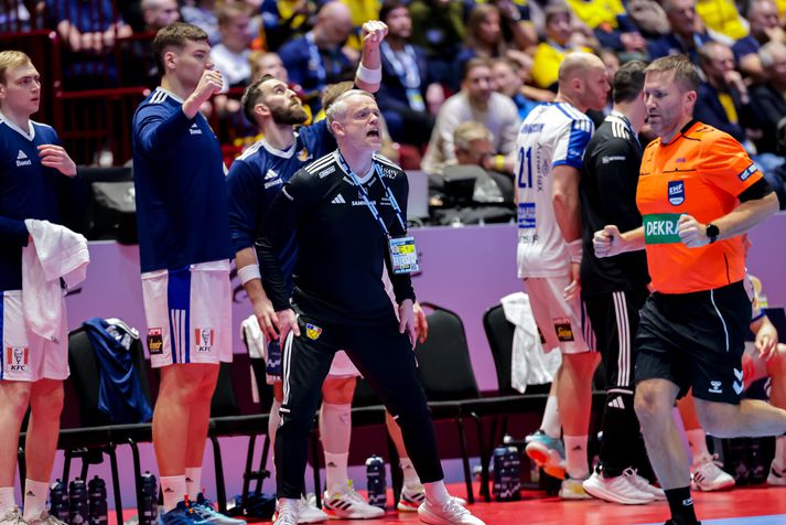 Snorri Steinn Guðjónsson var líflegur á hliðarlínunni í dag.