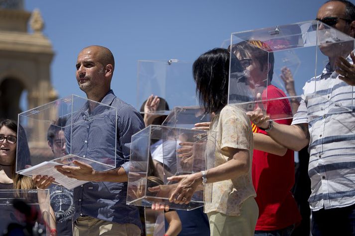 Guardiola á mótmælunum í gær.