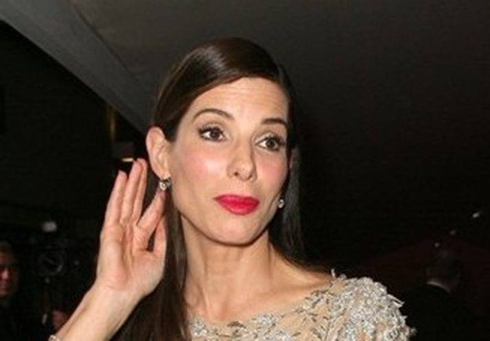 Sandra Bullock var glæsilega klædd á Óskarnum. Mynd/ AFP.