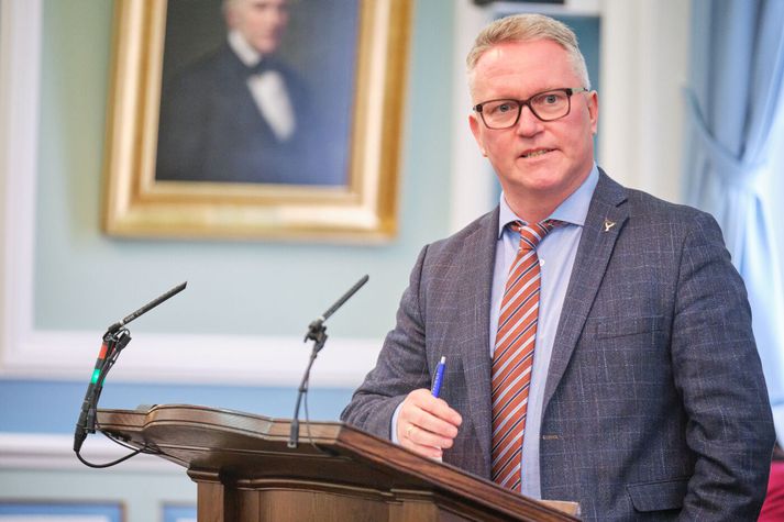 Njáll Trausti Friðbertsson þingmaður Sjálfstæðisflokksins er fyrsti flutningsmaður skýrslubeiðninnar. 