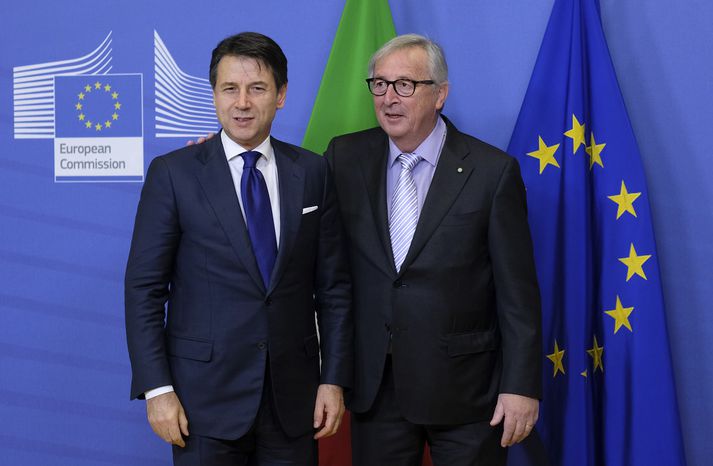 Guiseppe Conte, forsætisráðherra Ítalíu, (t.v.) með Jean-Claude Juncker, forseta framkvæmdastjórnar ESB, í síðustu viku.