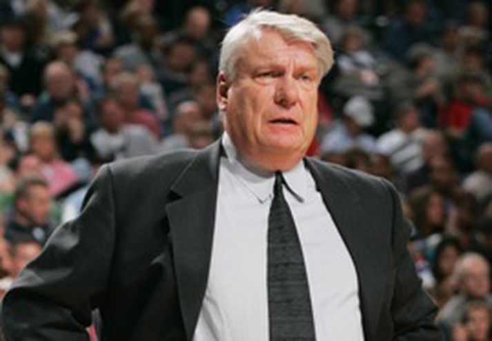 Don Nelson var nokkuð heilsutæpur síðustu misserin sem hann stýrði Dallas, en hann er nú staðráðinn í að gera sitt í að bæta gengi hins lánlausa liðs Golden State Warriors, sem á mjög dygga stuðningsmenn þrátt fyrir hörmulegt gengi síðustu ár