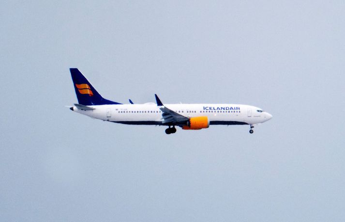 Ekki liggur fyrir hvenær MAX flugvélarnar verða aftur flughæfar en í yfirlýsingu frá Icelandair segir að uppfærð flugáætlun félagsins miði við að þær verði kyrrsettar til 16. júní n.k.