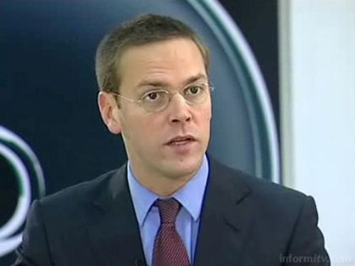 James Murdoch er meðal valdamestu fjölmiðlamanna heims. Nú vex þrýstingur á hann að segja af sér.